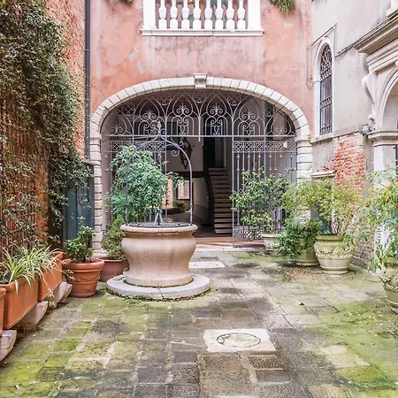 La Fenice Double Canal View Venice Exterior photo